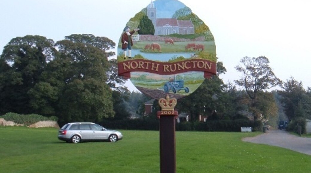 Photo "North Runcton" by Martin Pearman (CC BY-SA) / Cropped from original