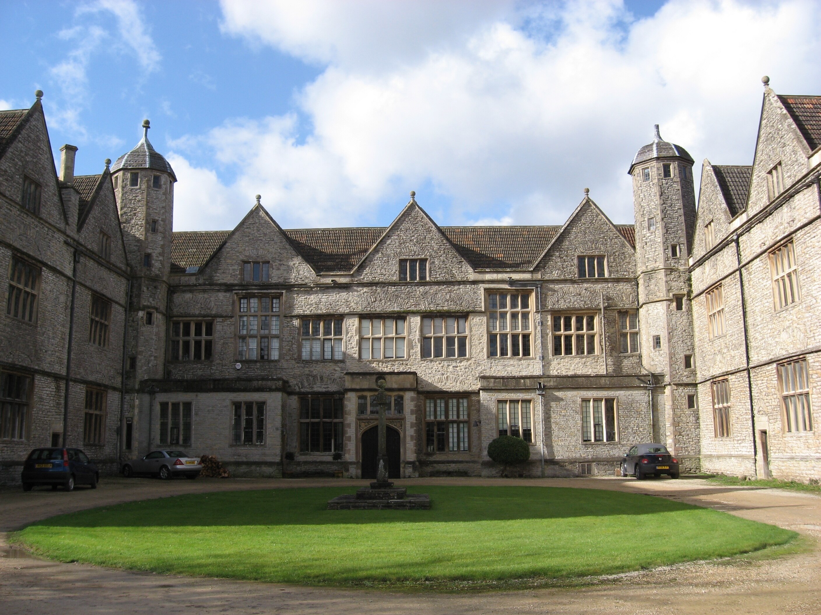 Billede "Siston" af Bob&Anne Powell (CC BY-SA) / beskåret fra det originale billede