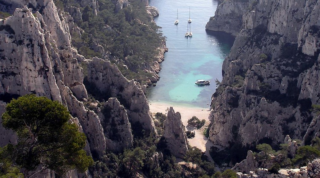 « Marignane», photo de Dolorette BERNARD (page does not exist) (CC BY-SA) / rognée de l’originale