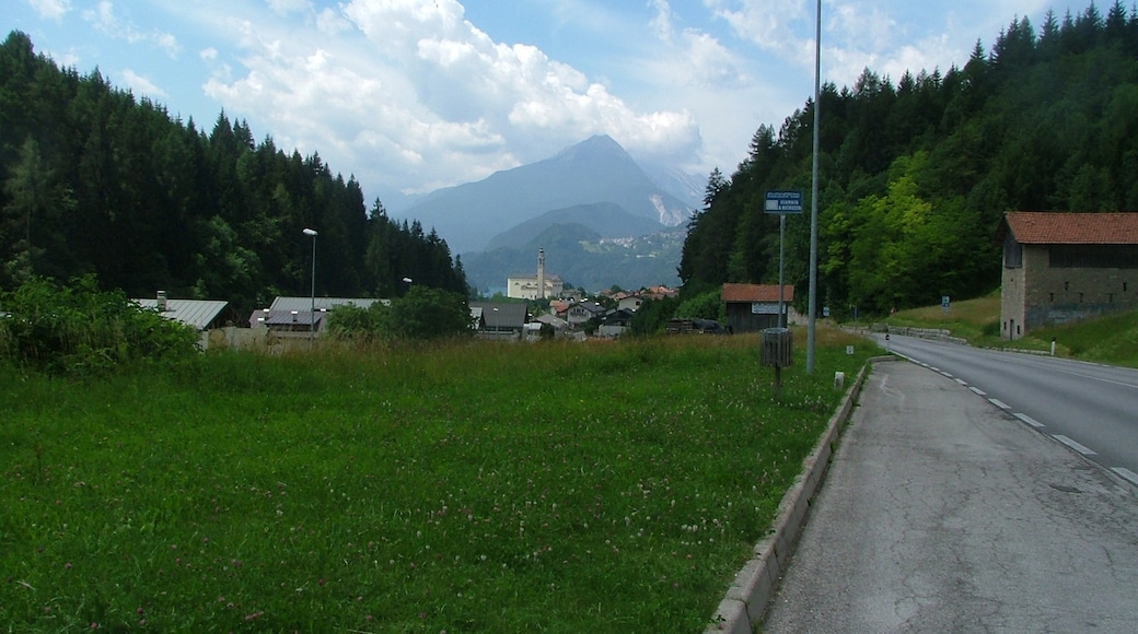Photo "Lozzo di Cadore" by Kufoleto (CC BY) / Cropped from original