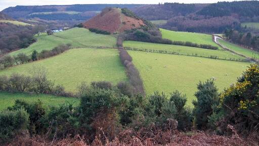 Photo "Darncombe-cum-Langdale End" by Stephen Horncastle (CC BY-SA) / Cropped from original