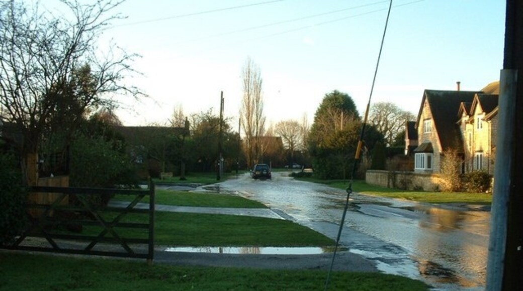 Photo "Ickford" by Colin Price (CC BY-SA) / Cropped from original