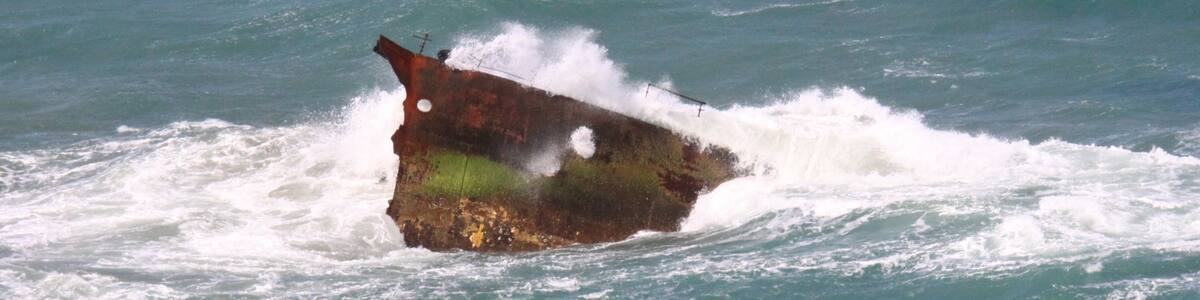 Photo "All that's left of the American Star" by Tony Hisgett (Creative Commons Attribution 2.0) / Cropped from original