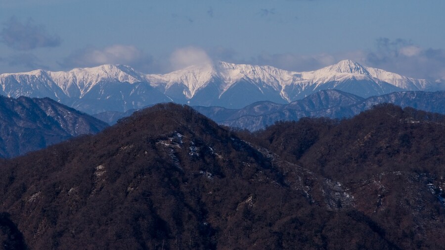 Photo "The Shirane Three Mountains (Shirane-sanzan) seen from Mount To" by Σ64 (Creative Commons Attribution-Share Alike 3.0) / Cropped from original