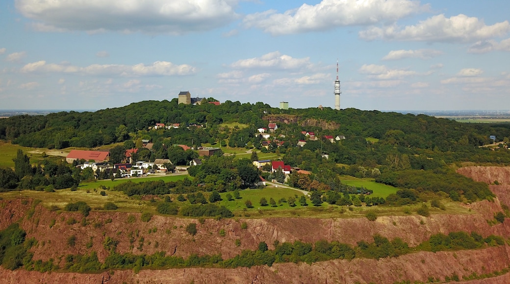 Foto „Petersberg“ von PaulT (CC BY-SA)/zugeschnittenes Original