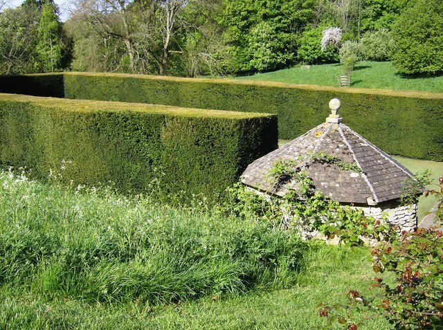 Photo "Bagendon" by Graham Horn (CC BY-SA) / Cropped from original