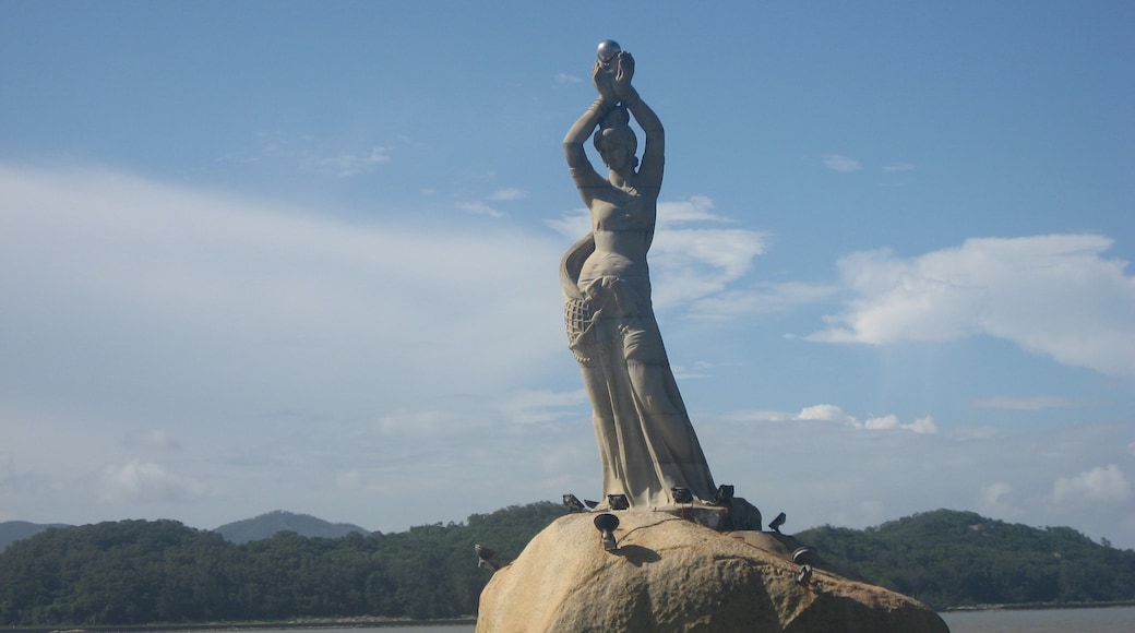 Fisher Girl statue in Zhuhai