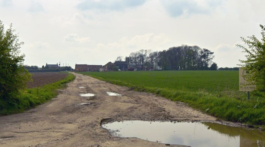 Ảnh "Làng Melton Ross" của David Wright (CC BY-SA) / Cắt từ ảnh gốc