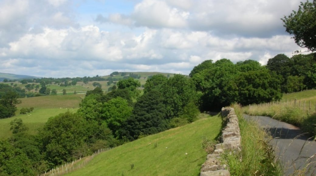 Photo "Burnsall" by DS Pugh (CC BY-SA) / Cropped from original
