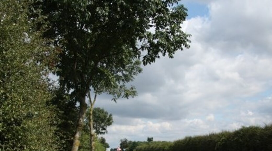 Photo "Branston and Mere" by Richard Croft (CC BY-SA) / Cropped from original