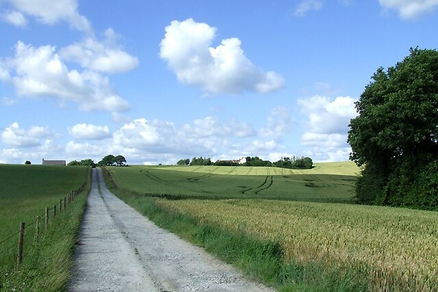 Photo "Aston Eyre" by Roger Kidd (CC BY-SA) / Cropped from original