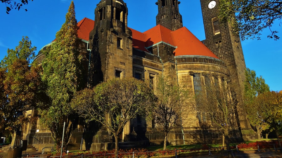 Photo "The Christus Church in Dresden Strehlen was built in eclecticism by hard working peoples with education. This image, which was originally posted to Panoramio, was reviewed on 8 September 2014 by the administrator or trusted user Leoboudv, who confirmed that it was available on Panoramio under the above license on that date." by Kalispera Dell (Creative Commons Attribution 3.0) / Cropped from original