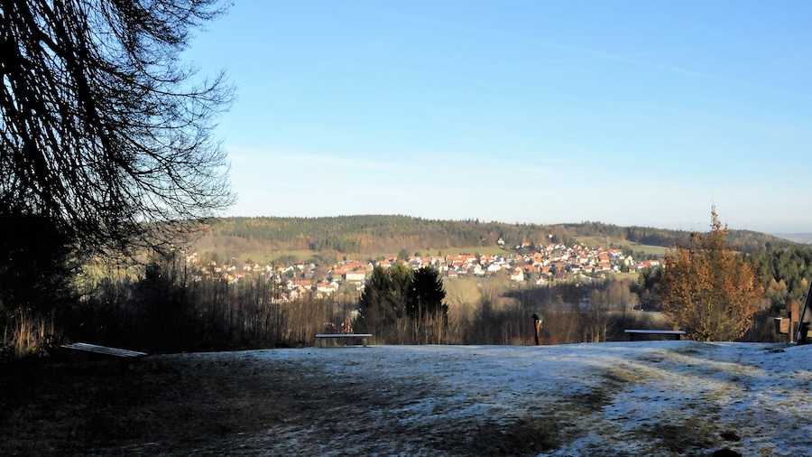 Photo "Blick auf Catterfeld vom Candelaber aus." by CTHOE (Creative Commons Attribution-Share Alike 4.0) / Cropped from original
