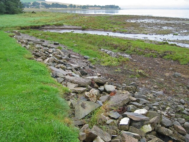 Shoreline at Bunchrew Taken from the camp site on the south side of the Beauly Firth, by the mouth of the Bunchrew Burn.