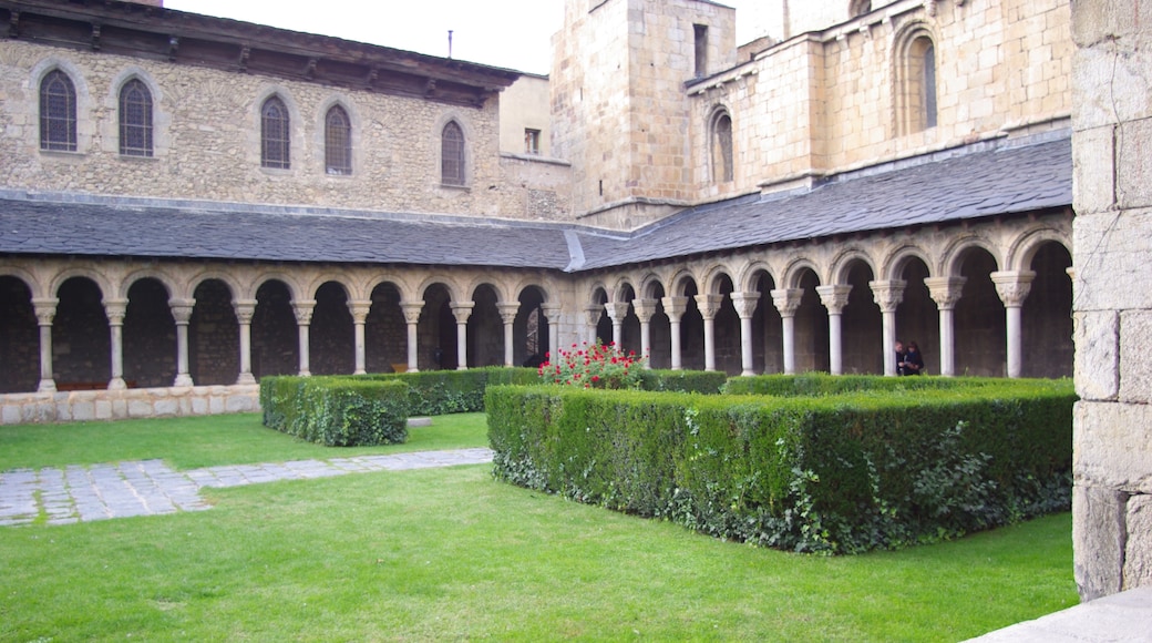 Foto “La Seu d'Urgell” tomada por Concepcion AMAT ORTA… (CC BY); recorte de la original