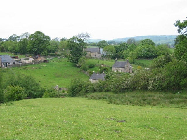 Foto "Fawfieldhead" de Stephen Henley (CC BY-SA) / Recortada do original