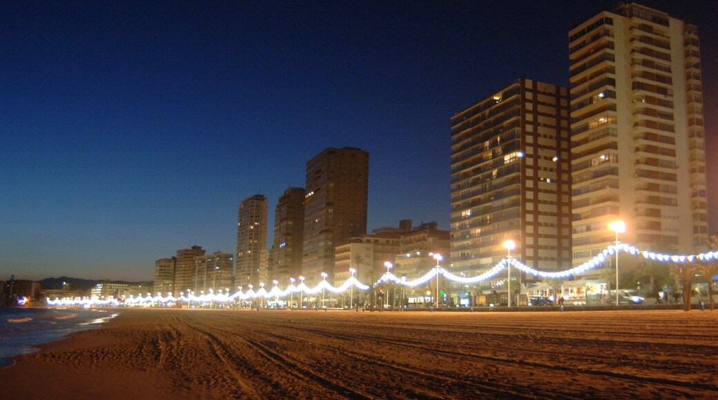 Foto “Playa de Mal Pas” tomada por Валерий Дед (CC BY); recorte de la original