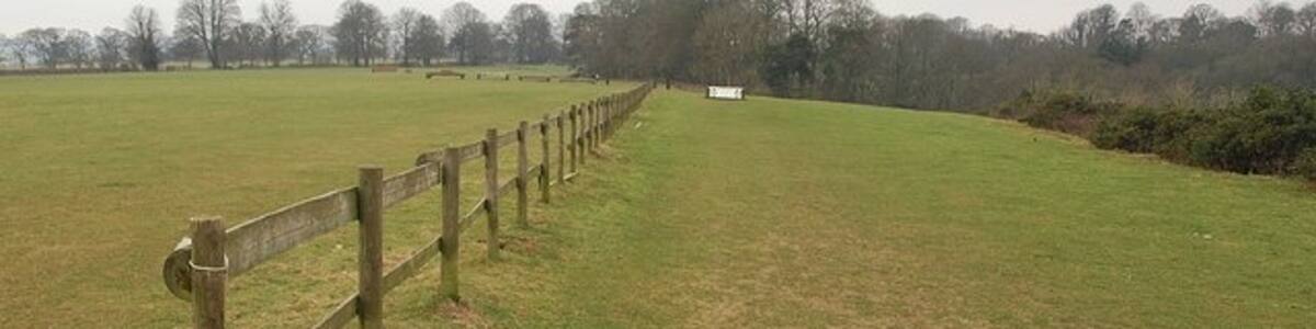 Photo "Fence, Constitution Hill Yeovil footpath 2/9 passes the end of this fence on its way across the hill from Ninesprings to Barwick." by Derek Harper (Creative Commons Attribution-Share Alike 2.0) / Cropped from original