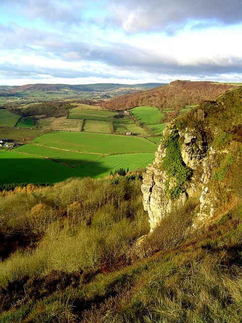 Billede "Kilburn High and Low" af Scott Rimmer (CC BY-SA) / beskåret fra det originale billede