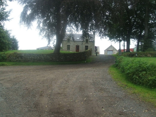 Photo "New Pitsligo" by Ken Fitlike (CC BY-SA) / Cropped from original