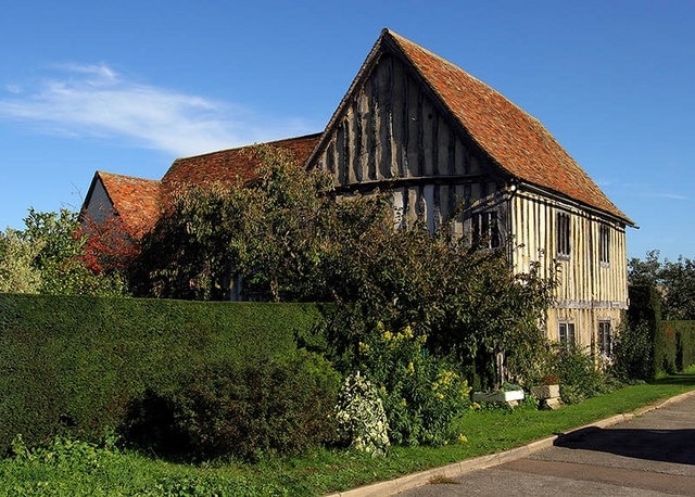 The Emplins at Gamlingay The Emplins is a lovely 15th century Hall House, Grade II listed. The house seems to have a link to the nearby St Mary's Church and is now open for B and B, should you wish to stay there.