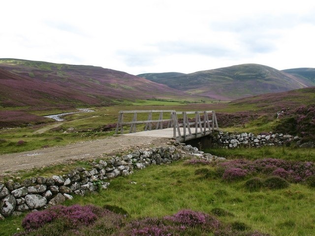 Photo "Inverey" by Gordon Hatton (CC BY-SA) / Cropped from original