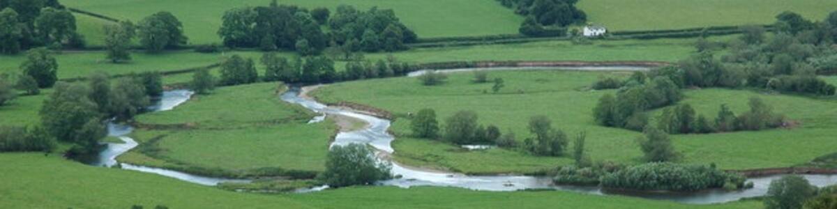 Photo "The River Usk The meanderings of the River Usk near Scethrog, viewed from the Usk Valley Walk." by Philip Halling (Creative Commons Attribution-Share Alike 2.0) / Cropped from original