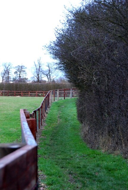 Foto "Langham" de John Myers (CC BY-SA) / Recortada do original