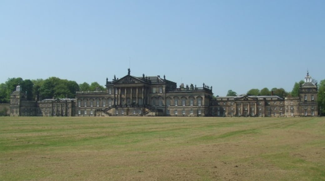 Photo "Wentworth Woodhouse" by George Middleton (CC BY-SA) / Cropped from original