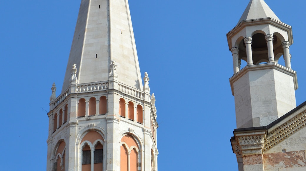 Foto ‘Kathedraal van Modena’ van Valeriamaramotti (page does not exist) (CC BY-SA) / bijgesneden versie van origineel