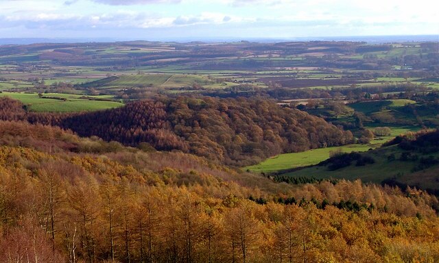 Billede "Kilburn High and Low" af Scott Rimmer (CC BY-SA) / beskåret fra det originale billede