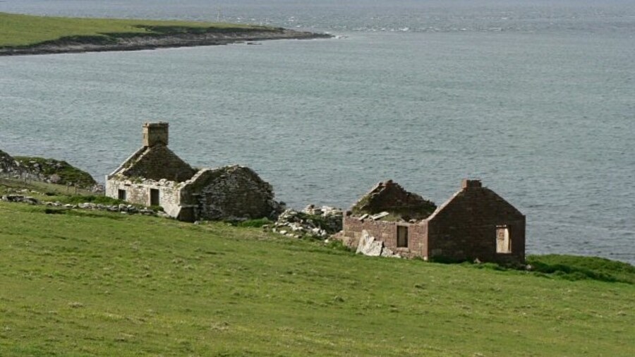 Photo "Ruined houses. Beyond is Furs Ness, and in the distance the southern tip of Westray. On the skyline to the left of the picture is Fitty Hill on the west side of Westray." by Rob Burke (Creative Commons Attribution-Share Alike 2.0) / Cropped from original