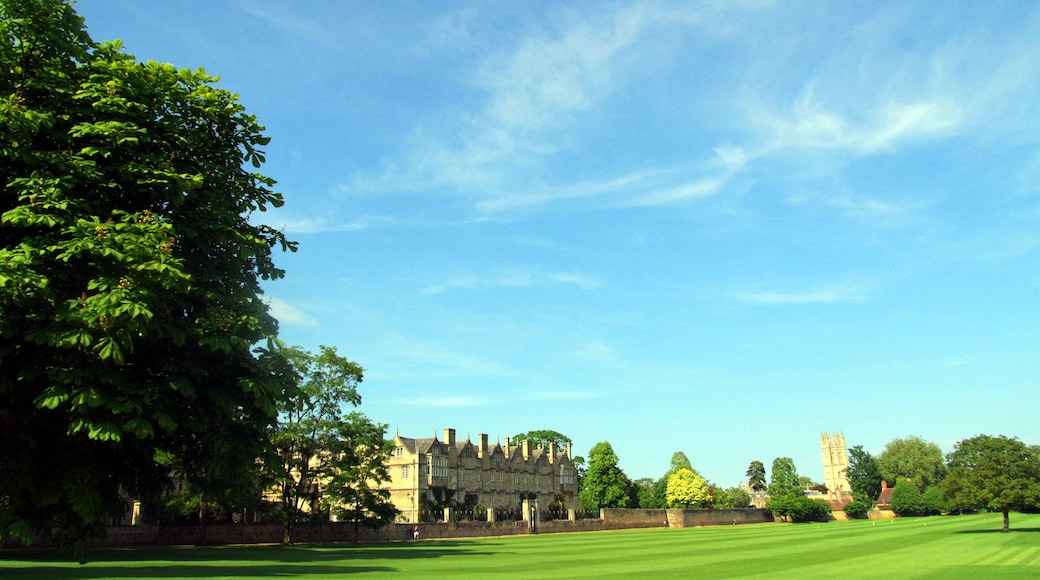"Magdalen College"-foto av donald judge (CC BY) / Urklipp från original