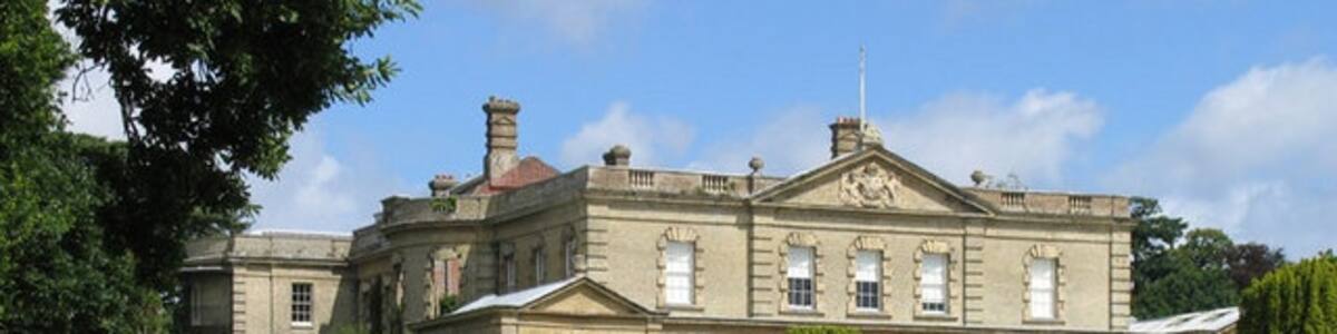 Photo "Gunton Hall, Norfolk" by John Salmon (Creative Commons Attribution-Share Alike 2.0) / Cropped from original