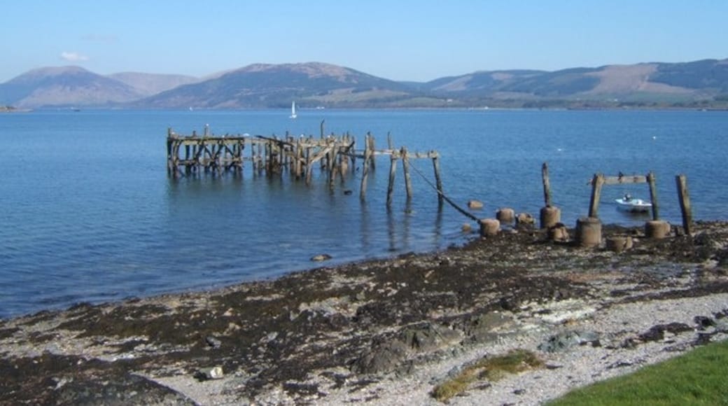 Photo "Port Bannatyne" by Barbara Carr (CC BY-SA) / Cropped from original