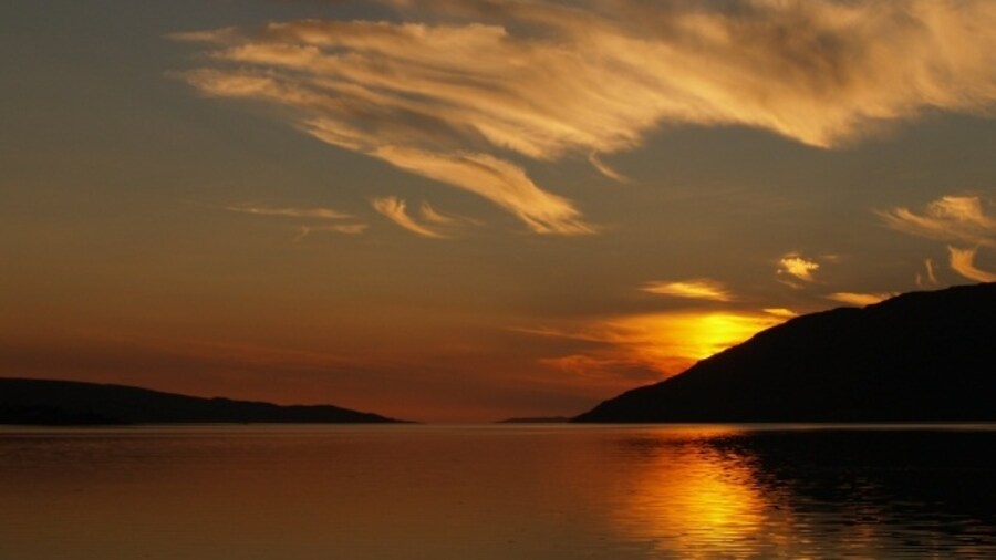 Photo "Sunset from Dundonnell. Looking up Little Loch Broom" by Chris Eilbeck (Creative Commons Attribution-Share Alike 2.0) / Cropped from original