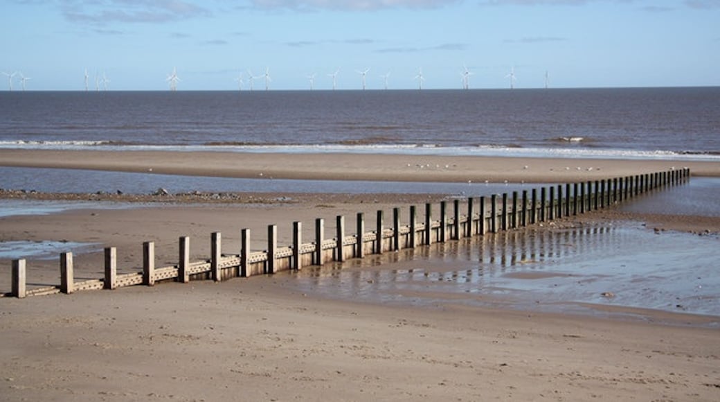 Photo "Skegness Beach" by Richard Croft (CC BY-SA) / Cropped from original