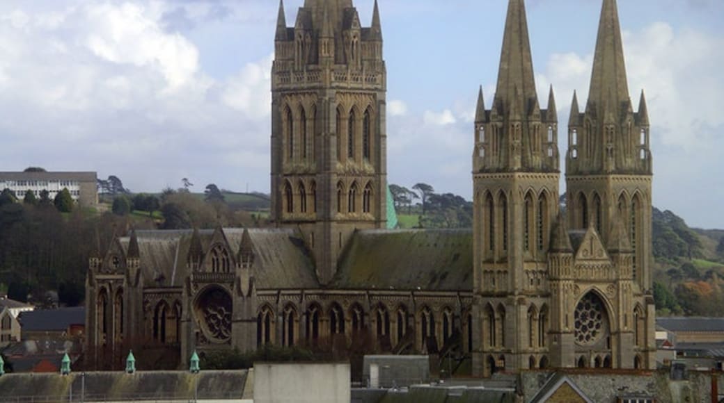 Photo "Truro Cathedral" by tracey maclean (CC BY-SA) / Cropped from original