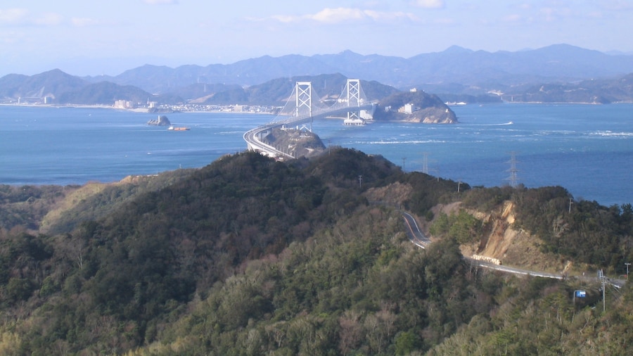 Photo "For Shikoku Island" by Nagono (Creative Commons Attribution-Share Alike 3.0) / Cropped from original