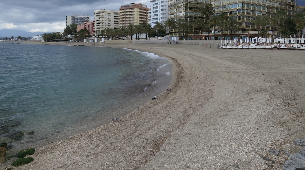 "Playa de la Bajadilla"-foto av Konrad Hädener (CC BY) / Urklipp från original