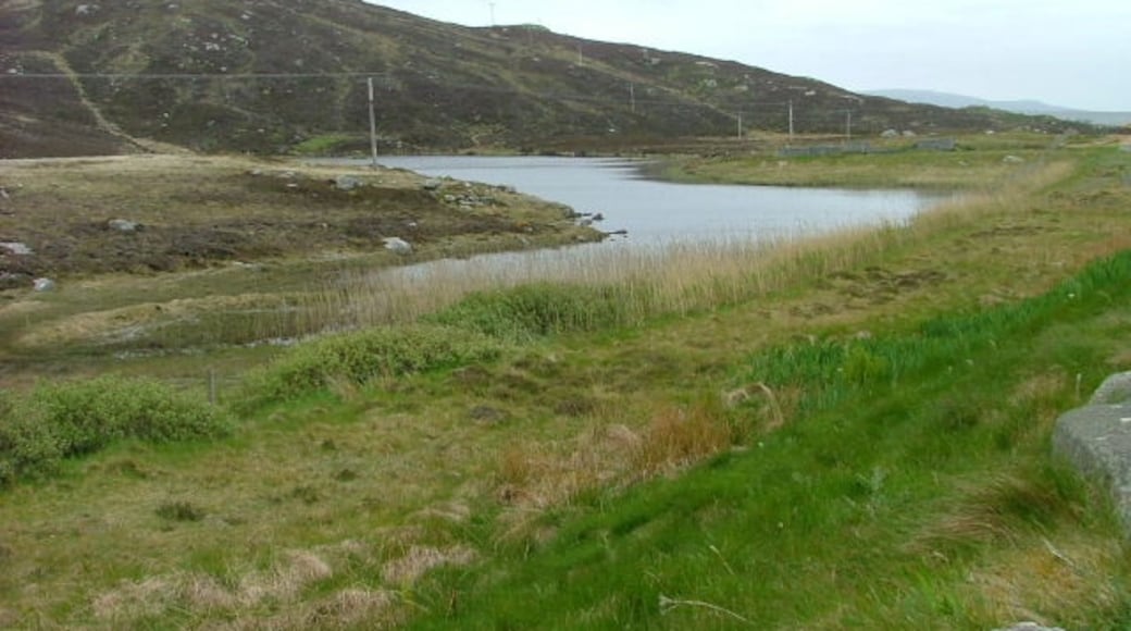 Photo "Lochboisdale" by Dave Fergusson (CC BY-SA) / Cropped from original