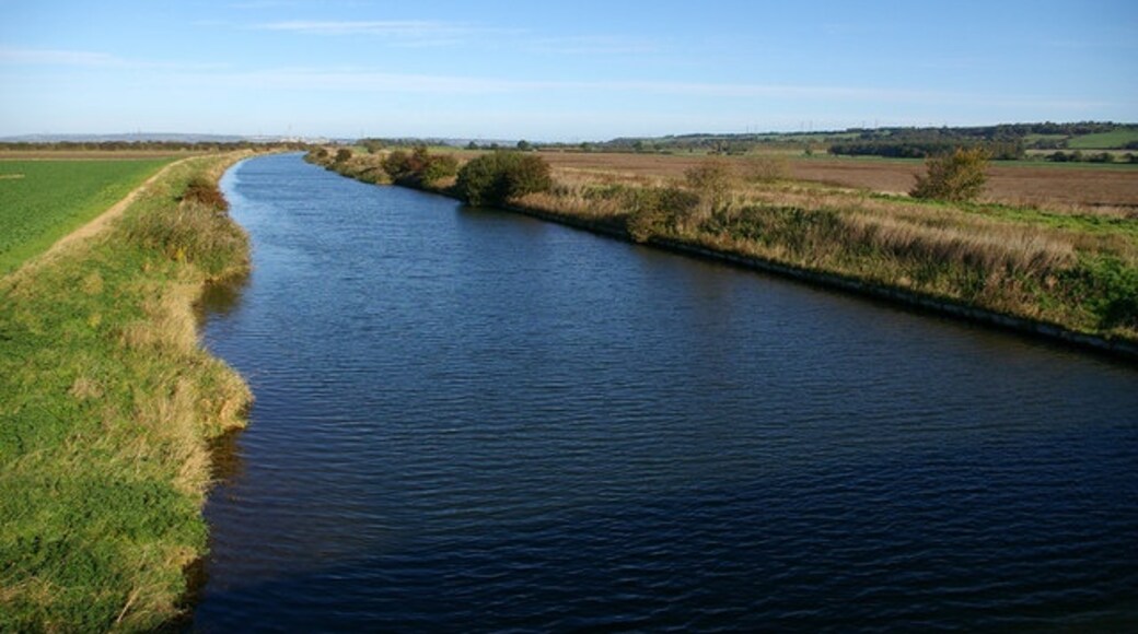 Ảnh "Làng Saxby All Saints" của David Wright (CC BY-SA) / Cắt từ ảnh gốc