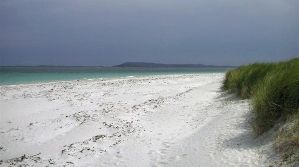 Photo "Berneray Beach" by Frances Watts (CC BY-SA) / Cropped from original