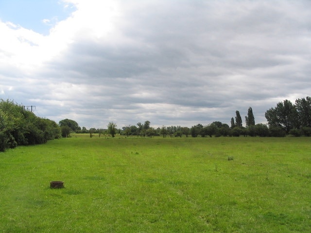 Footpath south from Holme Pierrepont The path crosses flat meadows towards the A52