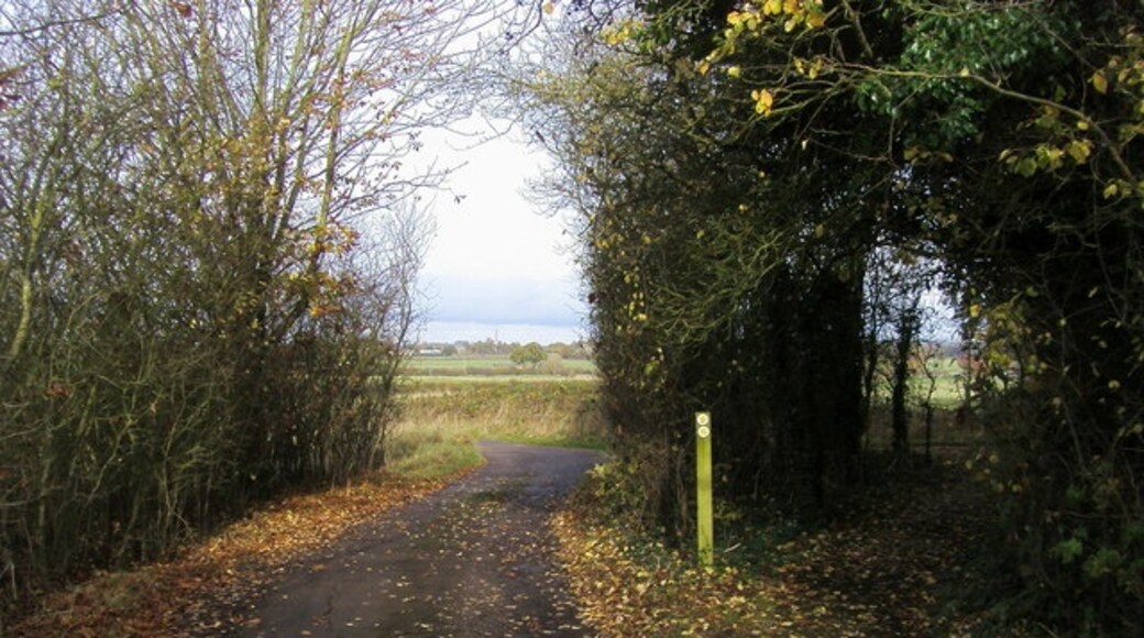 Foto "Wotton Underwood" por Shaun Ferguson (CC BY-SA) / Recortada de la original