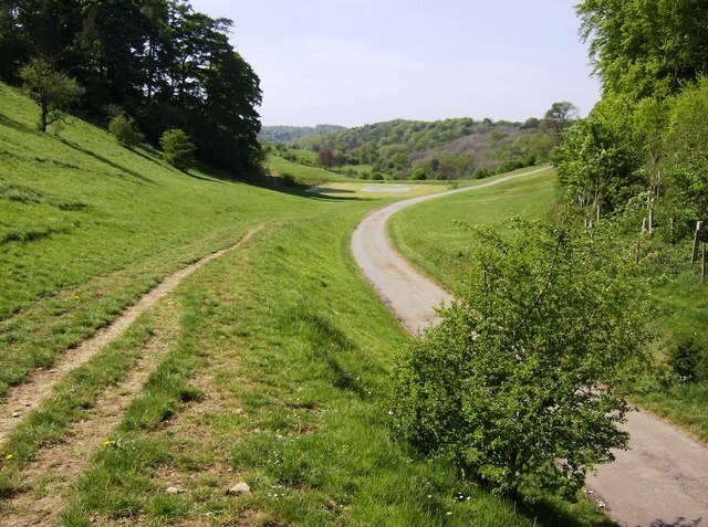 Photo "Duntisbourne Rouse" by Graham Horn (CC BY-SA) / Cropped from original