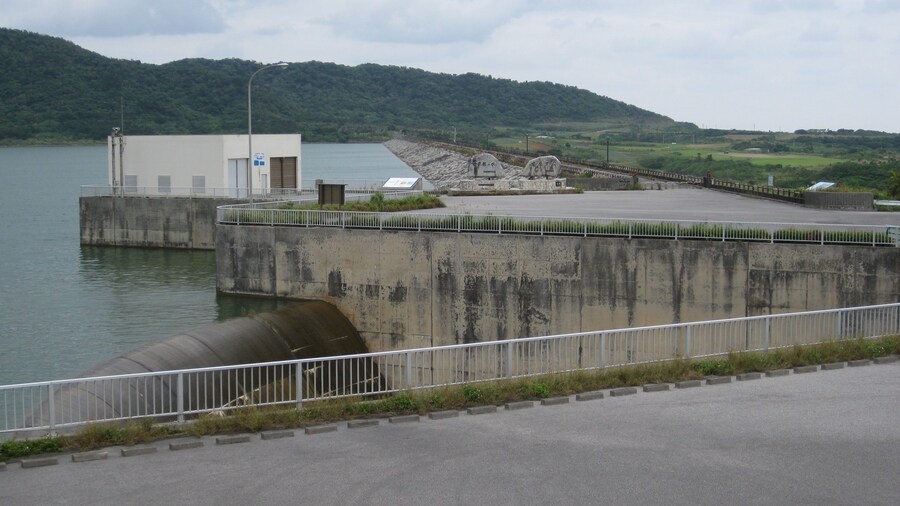 Photo "Sokobaru Dam in Okinawa, Japan" by Ray go (Creative Commons Attribution-Share Alike 3.0) / Cropped from original