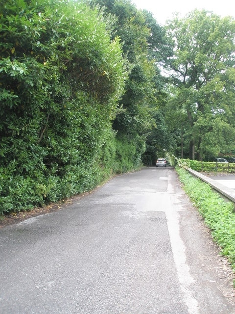 Looking along Headley Road at apoint by Boundary Road