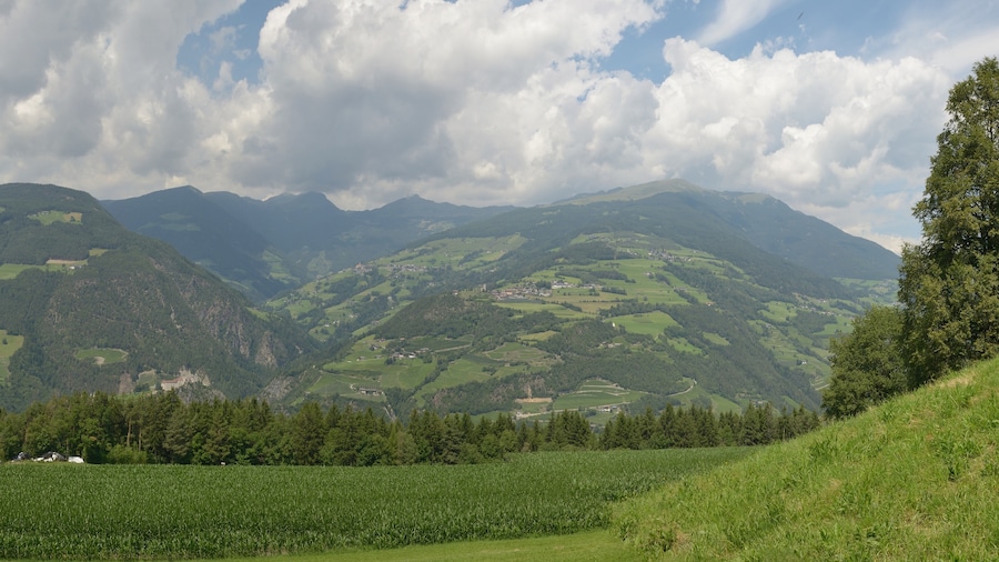 Photo "View of Villanders and the Eisack vally from Albions." by Moroder (Creative Commons Attribution-Share Alike 3.0) / Cropped from original