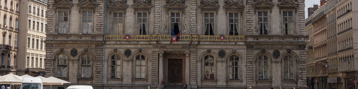 Photo "This building is classé au titre des Monuments Historiques. It is indexed in the Base Mérimée, a database of architectural heritage maintained by the French Ministry of Culture, under the reference PA00117820 ." by Pymouss (Creative Commons Attribution-Share Alike 4.0) / Cropped from original